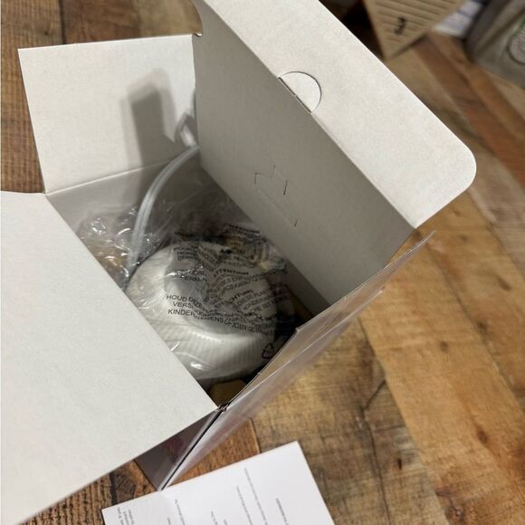 Scentsy White Fluted Warmer New in box - Picture 5 of 6